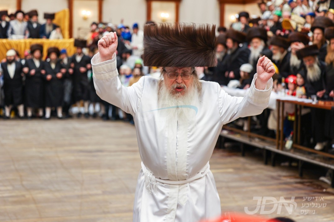 פורים אין חצר הקודש טאהש