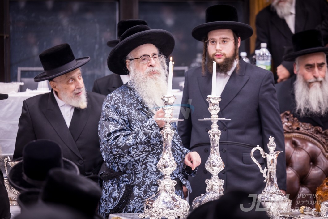 יארצייט פון הרה"ק מצאנז קלויזענבורג זי"ע ביי בנו האדמו"ר מצאנז קלויזענבורג