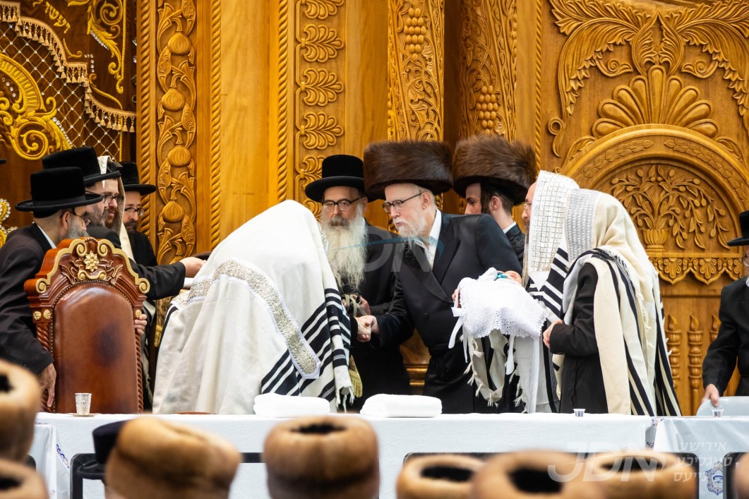 שמחת הברית פון אן אור אייניקל פון האדמו"ר מסקווירא און אייניקל פון האדמו"ר מראחמיסטריווקא מאנסי