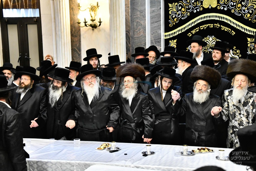 ווידעא: שמחת התנאים פון החתן בן הגה”צ רבי אלימלך בידערמאן מיט הכלה אייניקל פון האדמו”רים מלעלוב און דזיקוב וויזניץ