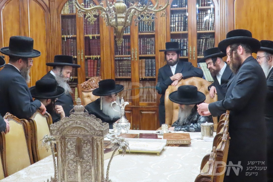 האדמו"ר מדושינסקיא באזוכט ביי האדמו"ר מסאטמאר