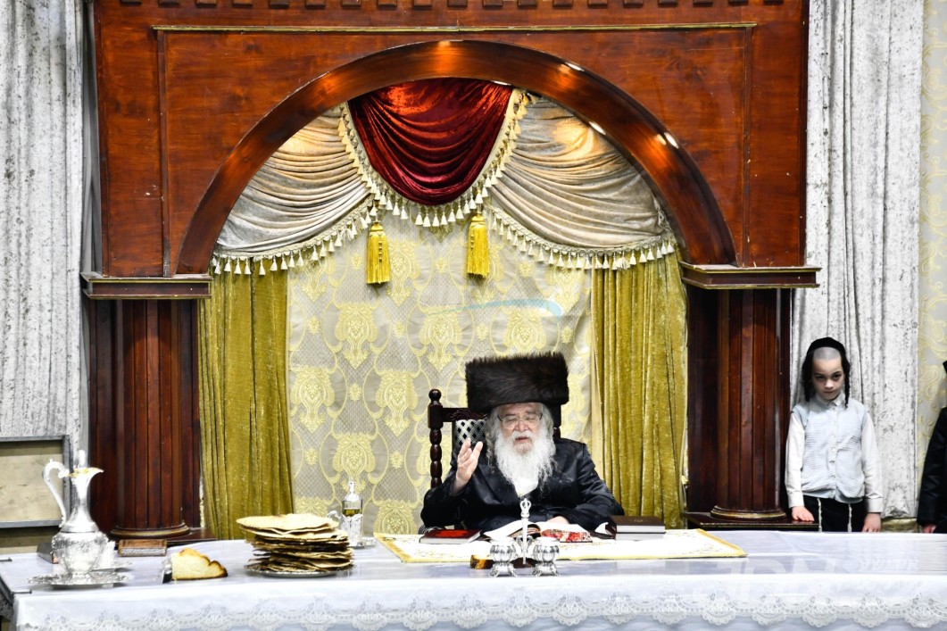 מוצאי שבועות אין חצר הקודש דאראג