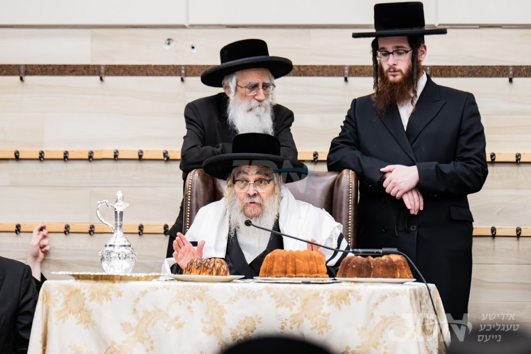 האדמו"ר מסאטמאר ביים מסיבת לחיים לרגל די הילולא קדישא פון זקינו הרה"ק בעל דברי חיים מצאנז זי"ע