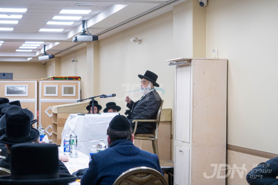 האדמו"ר מוויזניץ פון ירושלים ביים דרשה הכנה צום יו"ט פסח אין ביהמ"ד אור החיים אין בארא פארק