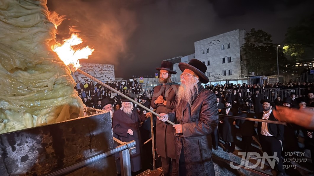גאב"ד קרית צאנז ירושלים ביים הדלקה ל"ג בעומר