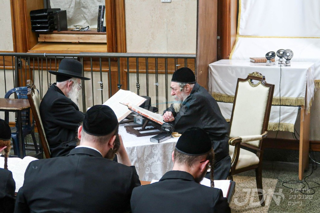 סדר לימוד פון זעקס שעה רצופות אין ישיבת ראחמיסטריווקא לרגל די יארצייט פון משה רבינו ע"ה