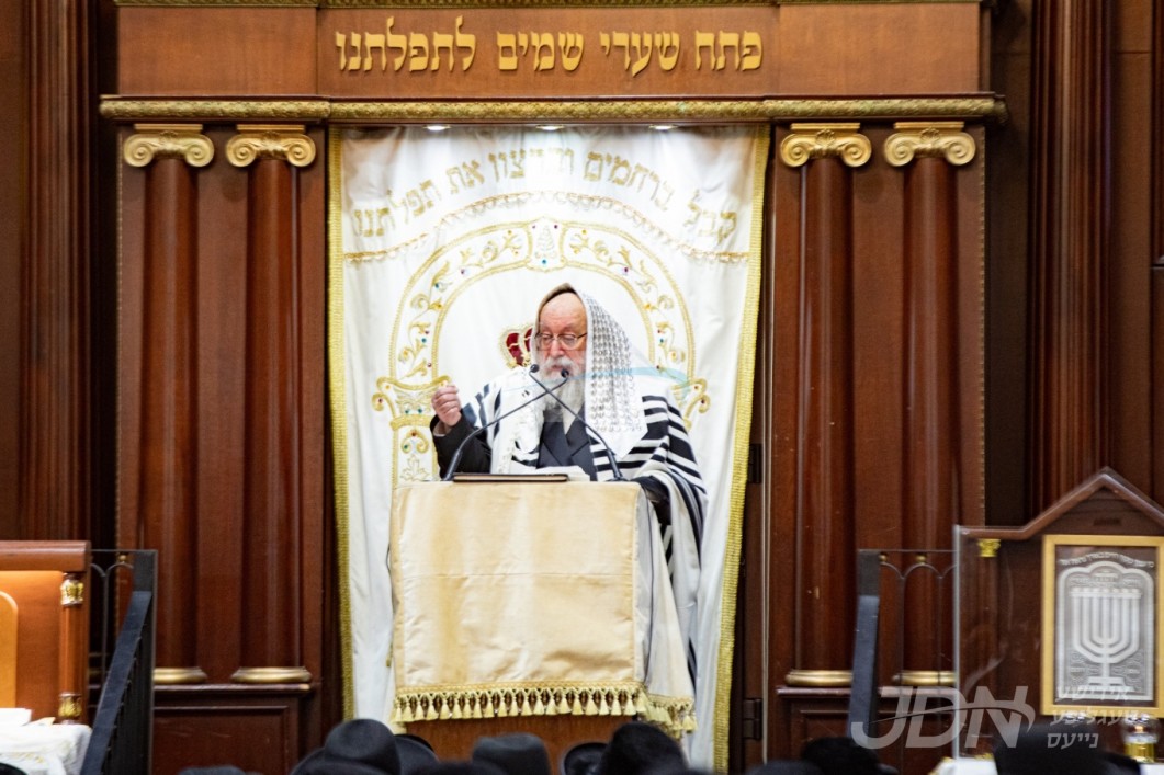 האדמו"ר מוויען ביים דרשת ז' אדר