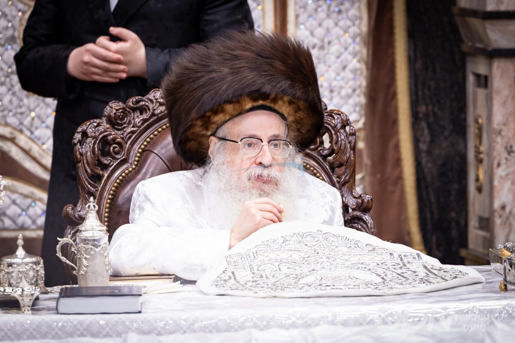 פסח אין חצר הקודש צאנז קלויזענבורג