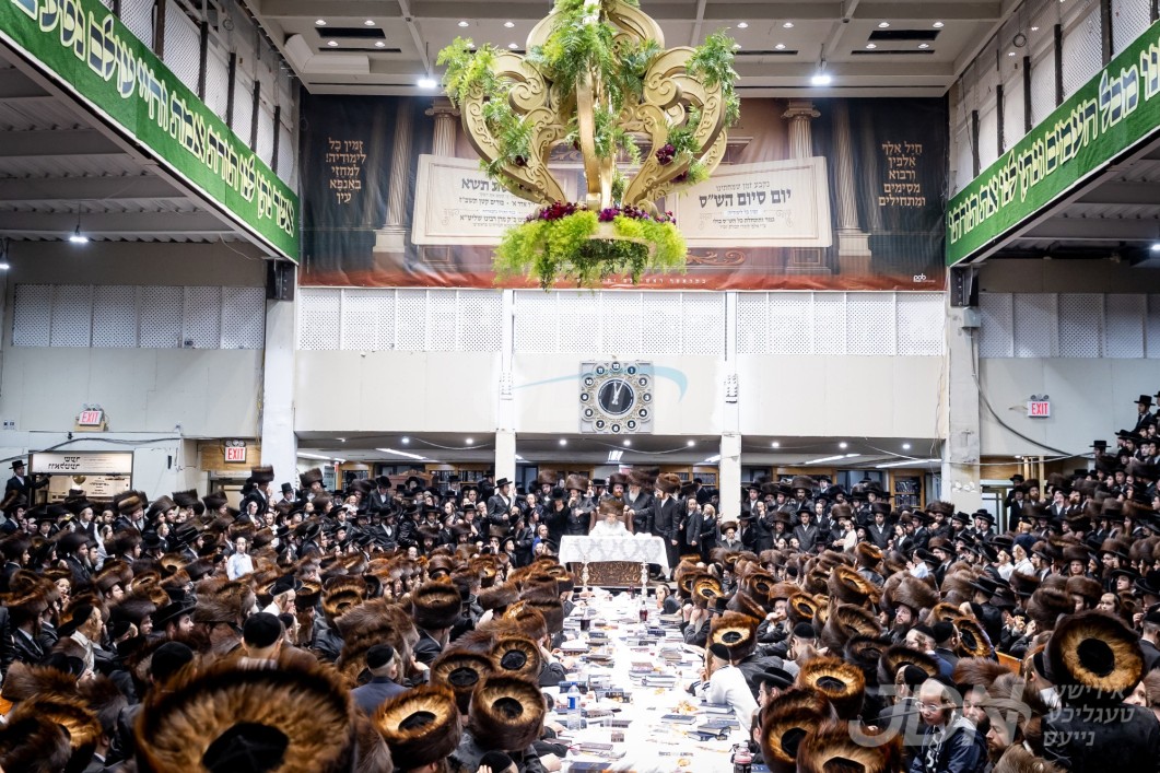 מוצאי שבועות אין חצר הקודש סאטמאר