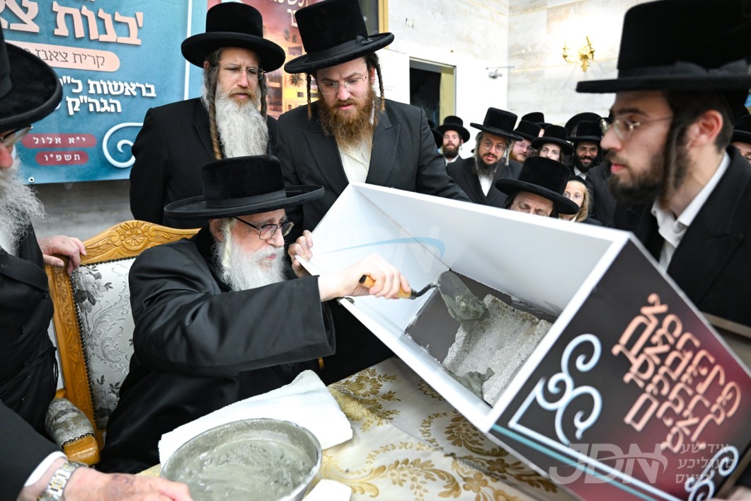 מעמד הנחת אבן הפינה פאר בנין בנות צאנז אין קרית צאנז, טבריה