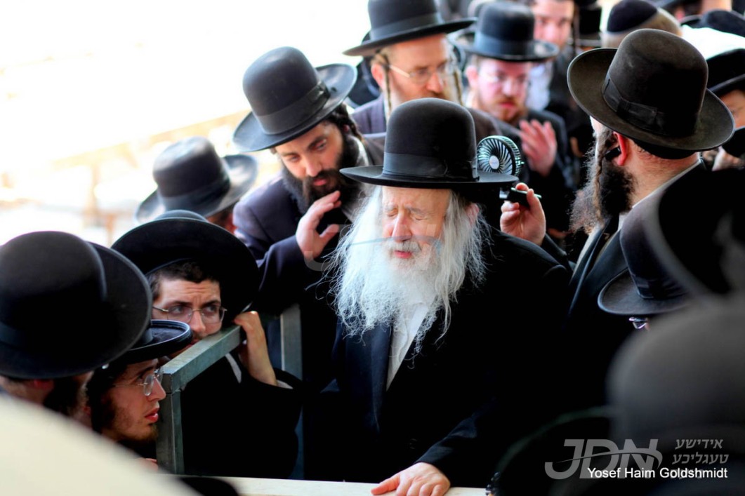 האדמו"ר מאמשינוב ביים עלי' לציון הרה"ק רבי שמעון שלום מאמשינוב זי"ע לרגל די יארצייט