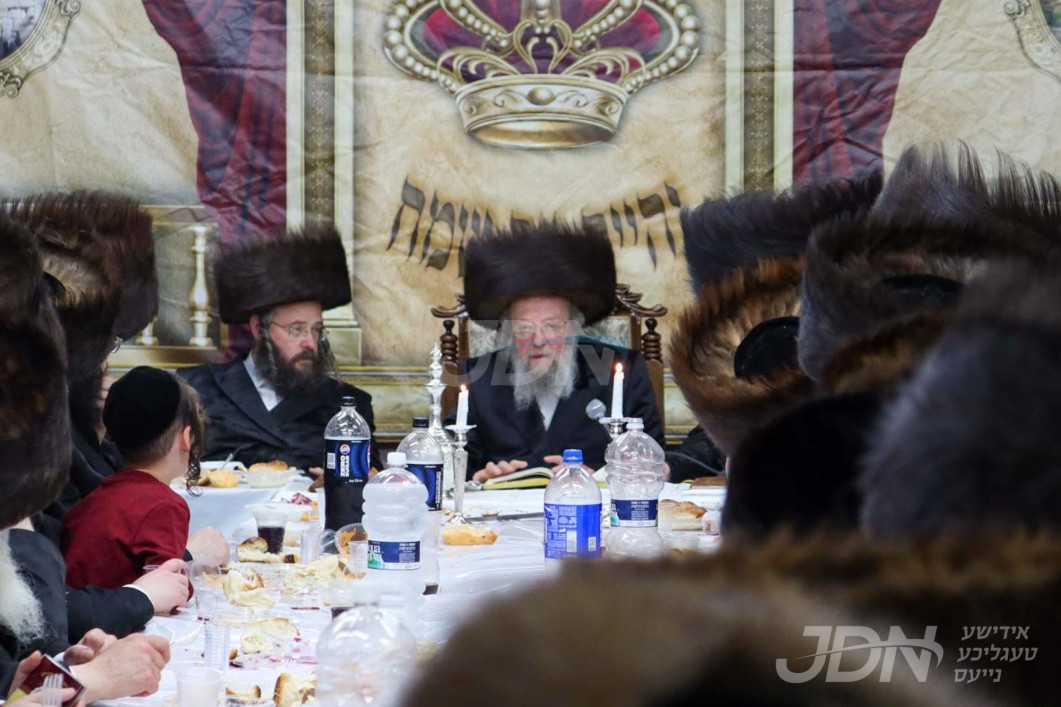 סוכות אין חצר הקודש ביאלא פשיסחא