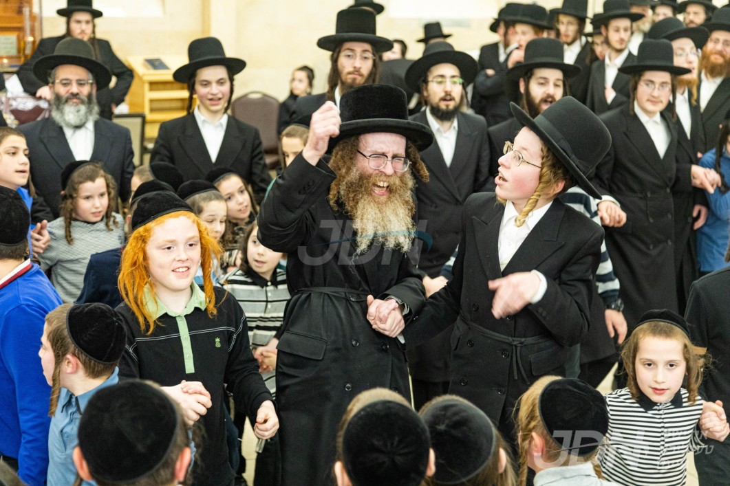 ל"ג בעומר ביי אבד"ק אמונת ישראל