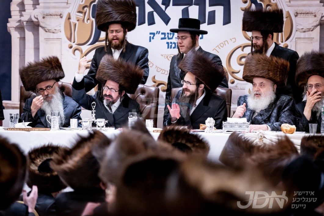 סעודת הודאה מוצאי שבת נחמו בחצרות סקולען און ישועת יעקב סקולען