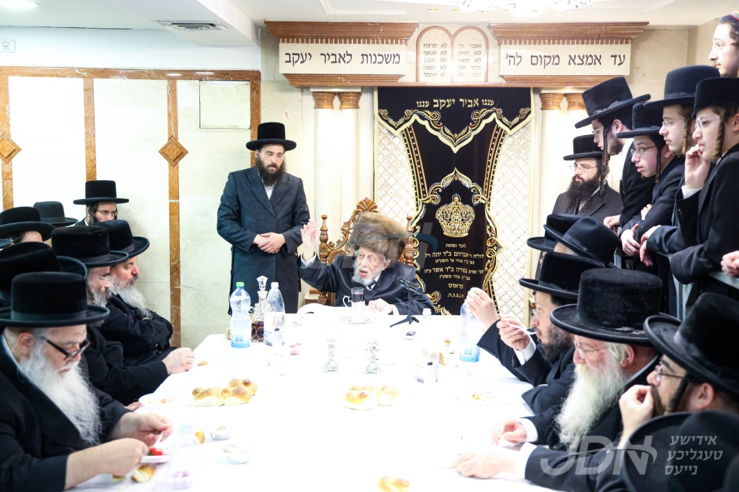 יארצייט פון הרה"ק רבי אברהם יהושע מקאפיטשניץ זי"ע ביי האדמו"ר מקאפיטשניץ