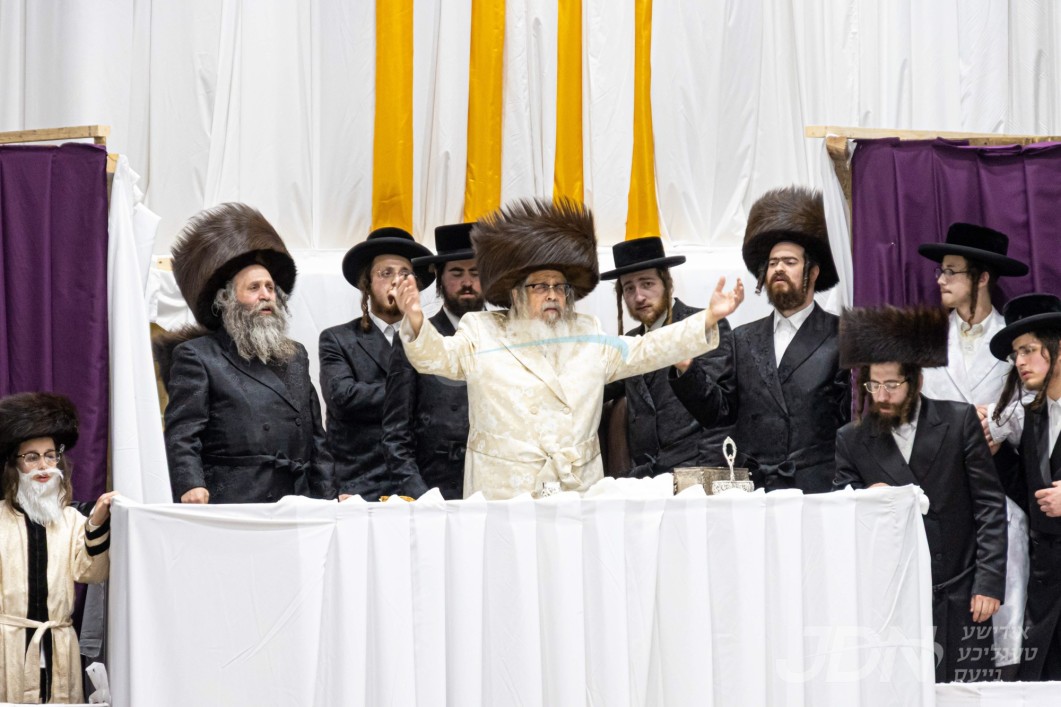 פורים אין חצר הקודש סאטמאר