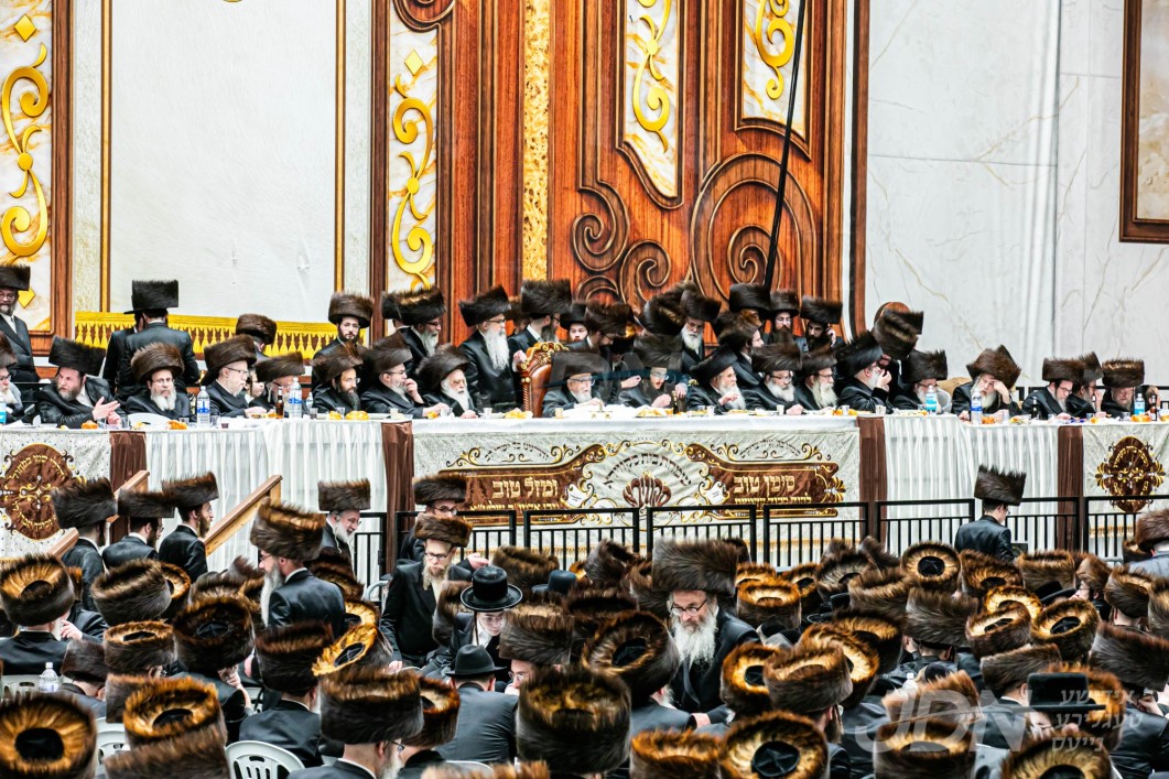 שמחת החתונה בבית סקווירא - וויזניץ - קאלאשיץ