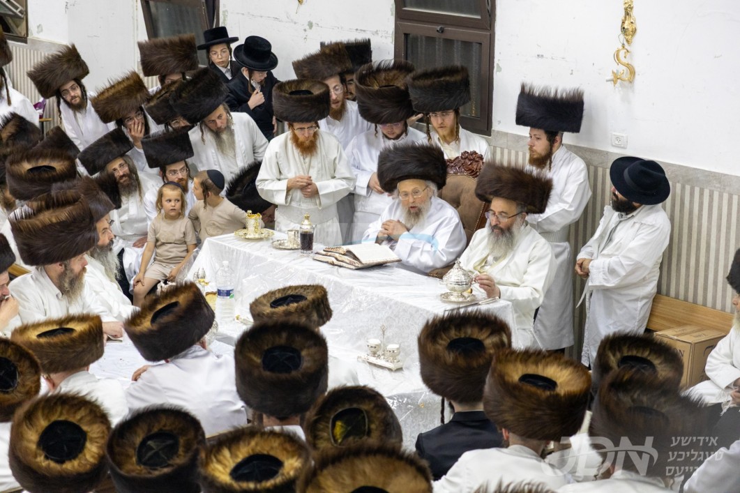 ערב און מוצאי ראש השנה אין חצר הקודש פינסק קארלין