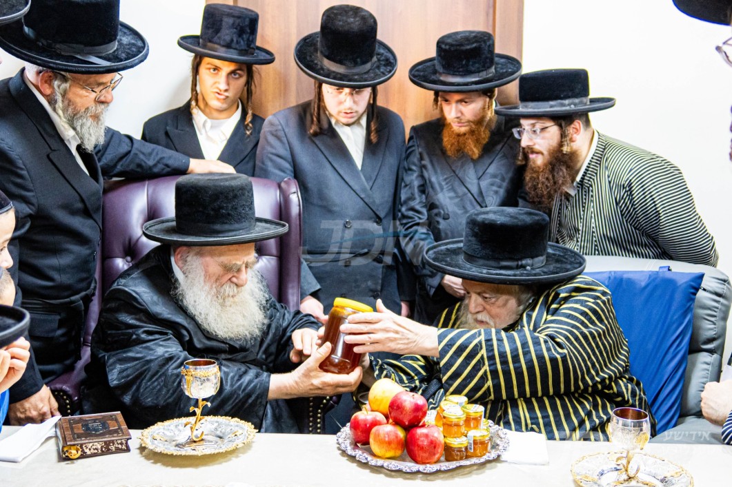 גאב"ד מאקאווא באזוכט ביי האדמו"ר מתולדות אברהם יצחק
