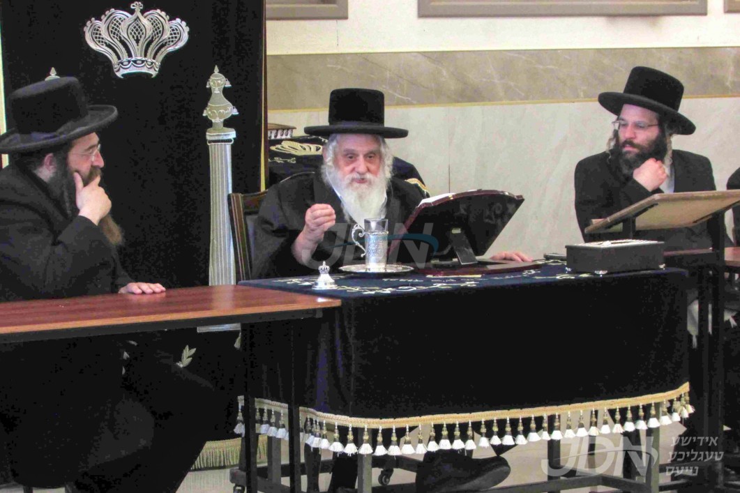 האדמו"ר מקוסוב וויזניץ ביים דרשת פתיחת הזמן אין ישיבת ברכת אליעזר קוסוב וויזניץ