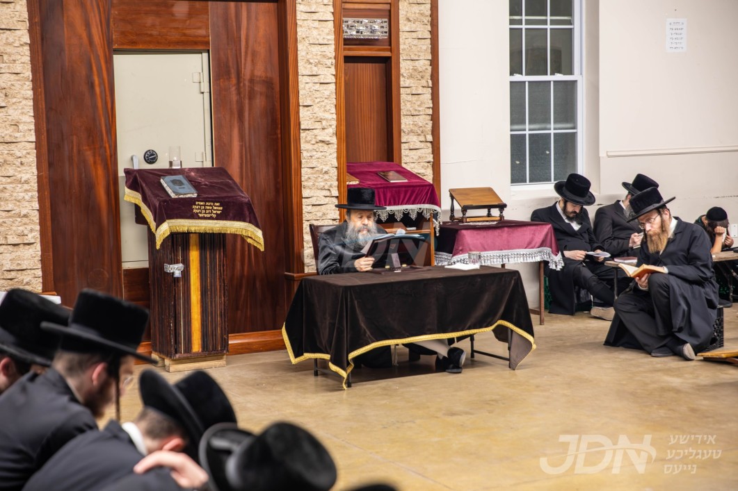 תשעה באב ביי האדמו"ר מבאבוב-45 אין מחנה מתיבתא ד'באבוב-45