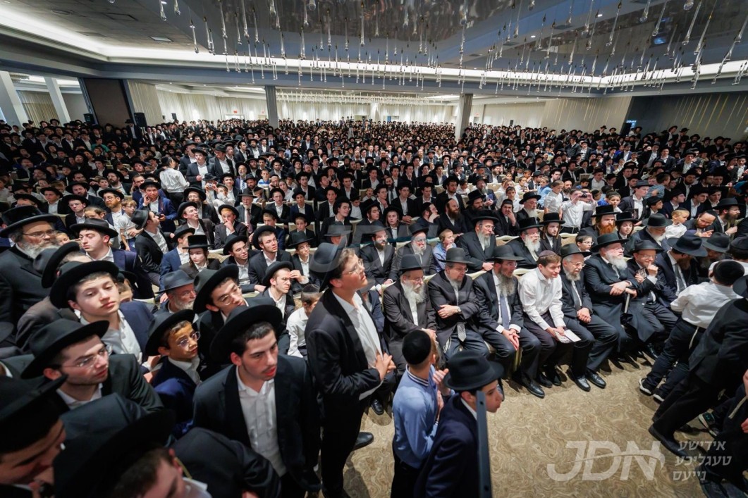 מעמד קבלת פנים אין מאנסי פאר גדולי התורה פון ארה"ק דורך קרן עולם התורה