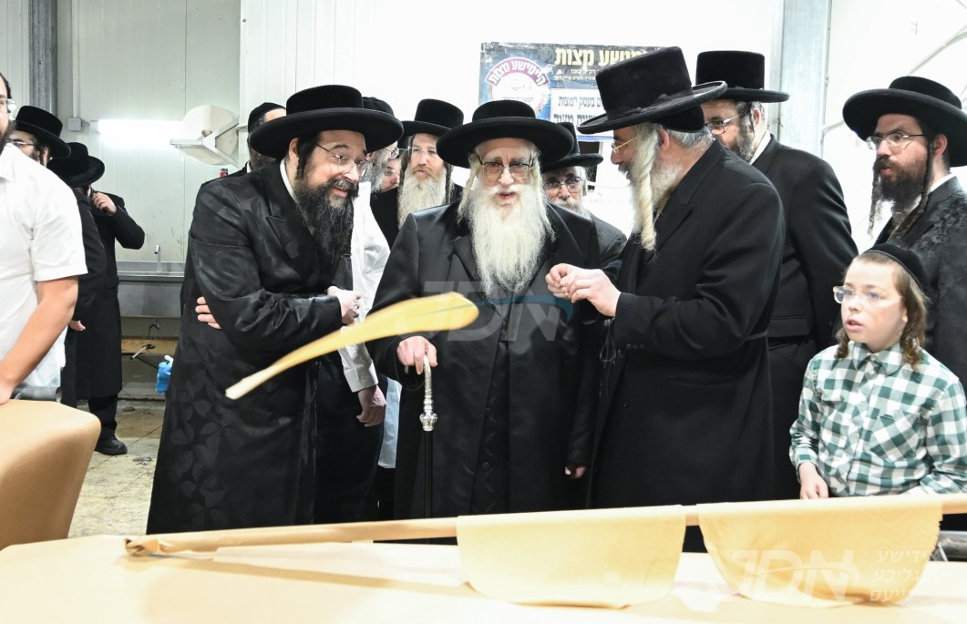 האדמו"ר מצאנז ביים באקן מצות