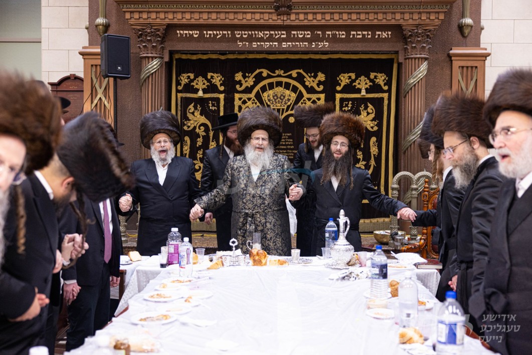 פורים אין חצר הקודש ספינקא