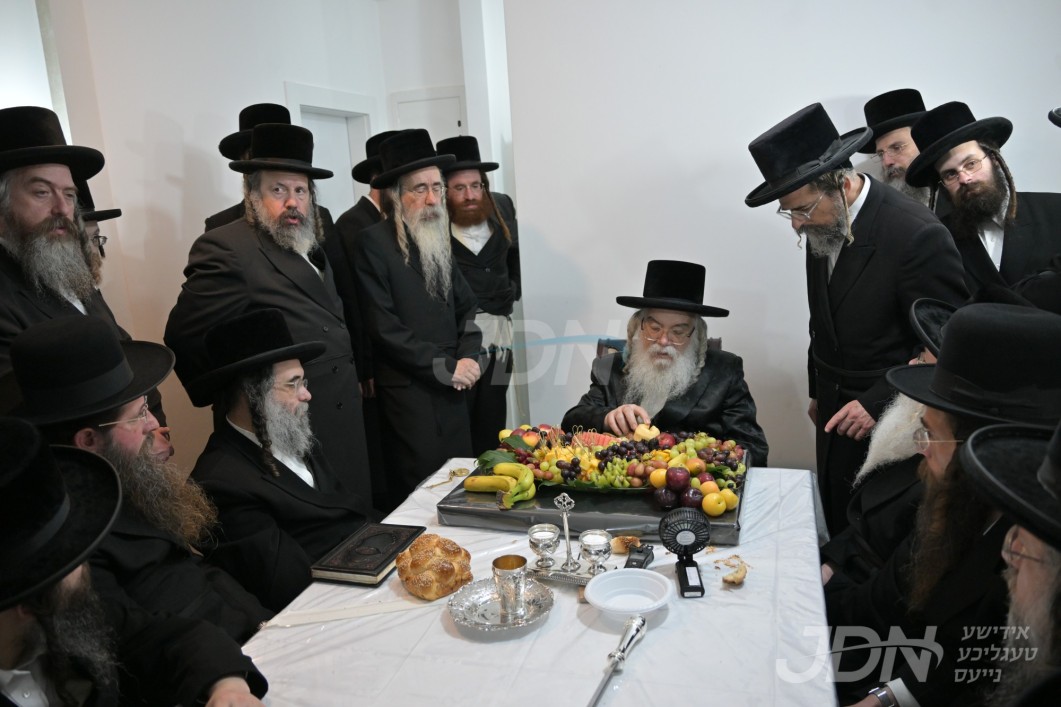 האדמו"ר מדאראג באזוכט אין עמונואל