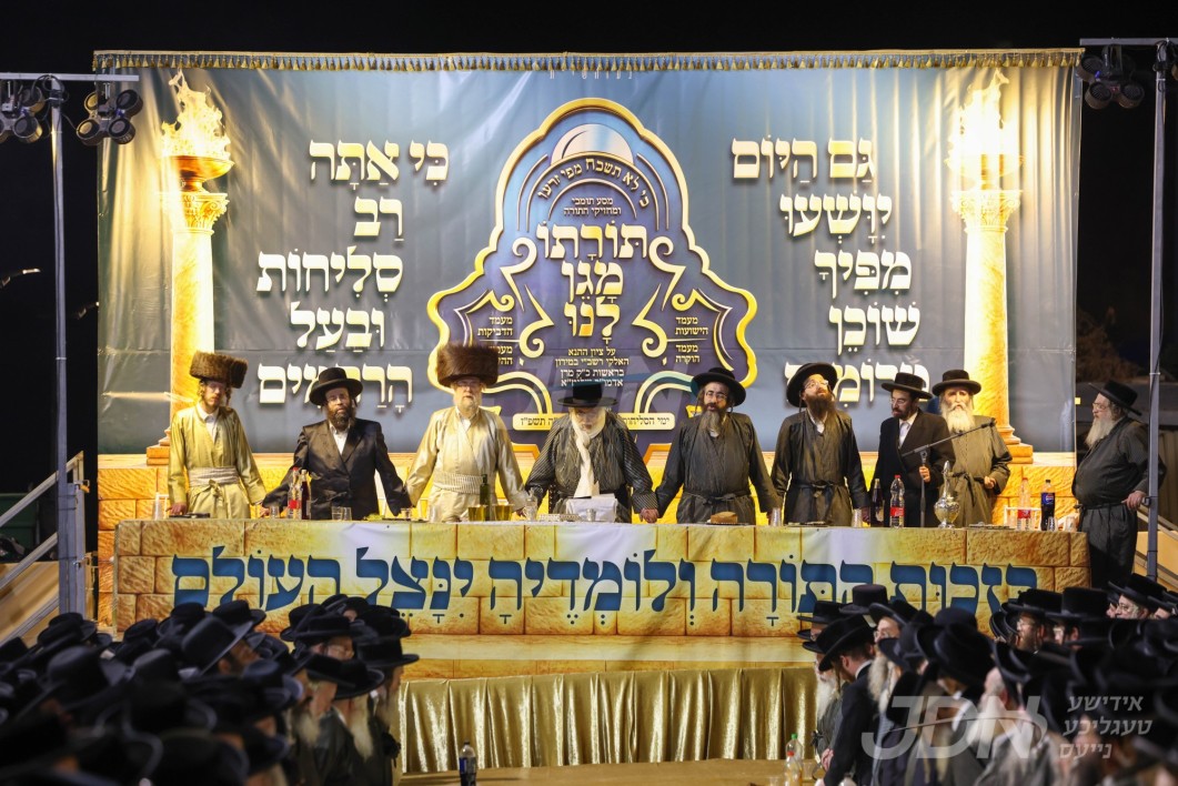 האדמו"ר מתולדות אהרן ביים מעמד תפילה אין אתרא קדישא מירון מיט די תומכי המוסדות