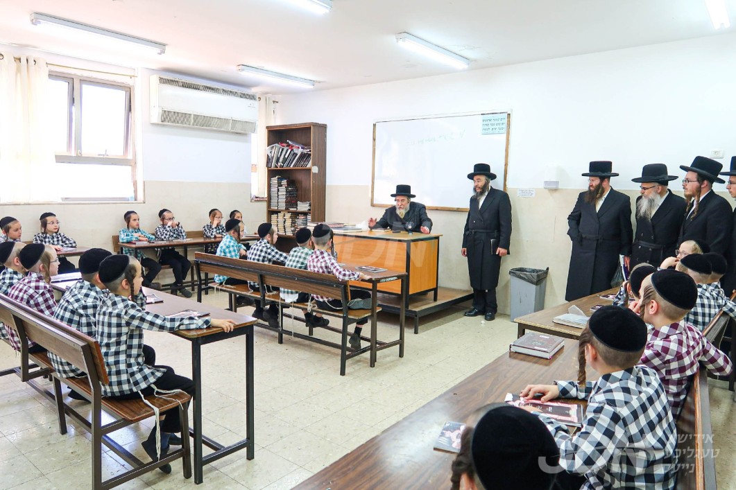 האדמו"ר מראחמיסטריווקא באזוכט אין תלמוד תורה סקווירא אין ירושלים