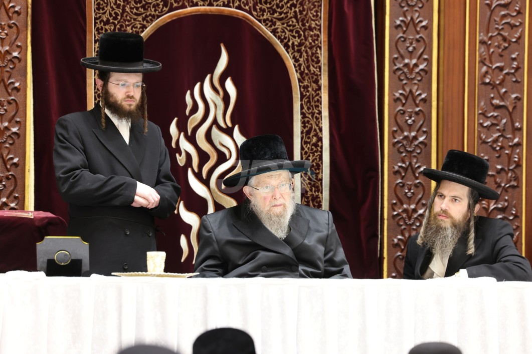 סיומי הש"ס געלערנט דורך תלמידי ישיבות לצעירים דחסידי סלונים במשך די ימי השובבי"ם