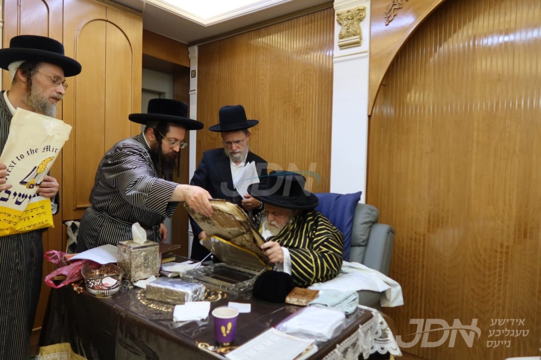 בחיבת קודש: האדמו"ר מתולדות אברהם יצחק איז מעיין אין היסטארישע ירושה ספרים פון זיינע גרויסע זיידעס