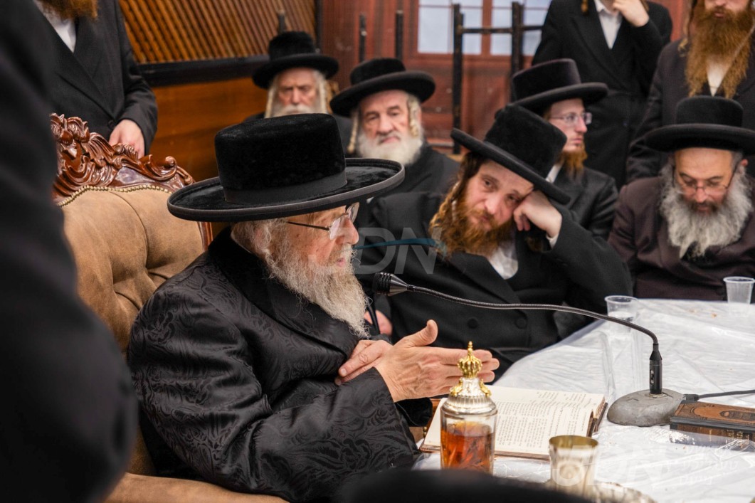 יארצייט פון הרה"ק רבי אשר מקארלין זי"ע ביי האדמו"ר מפינסק קארלין
