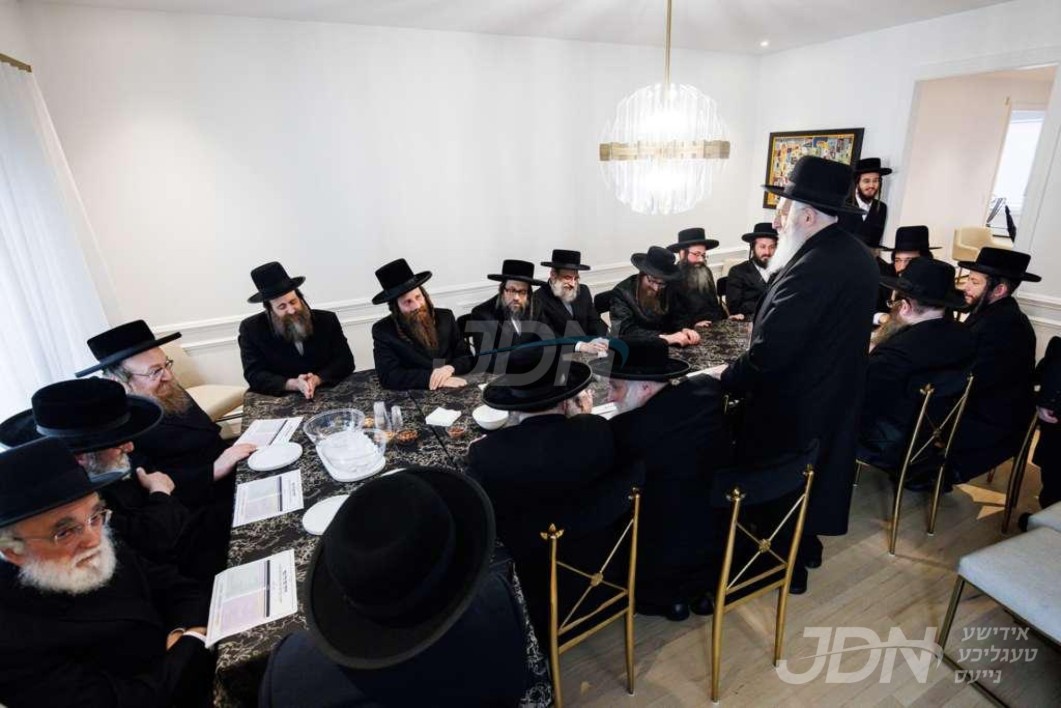 ווערדפולע אוצרות אין זילבערווארג פון צדיקי בית סאטמאר, צוטיילט שוה בשוה צווישן די קינדער פון הרה"ק בעל ברך משה מסאטמאר זצ"ל