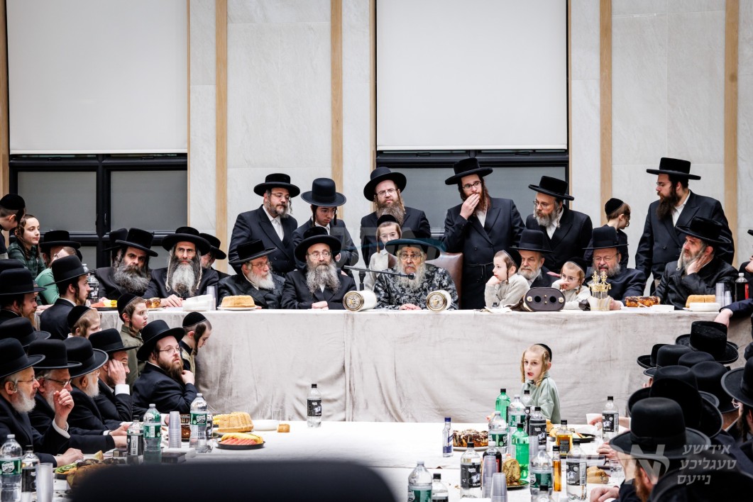 סיום כתיבת ספר תורה, קביעת מזוזה און חנוכת הבית פון ביהמ"ד לב אהרן דקיט"ל סאטמאר אין מאנסי