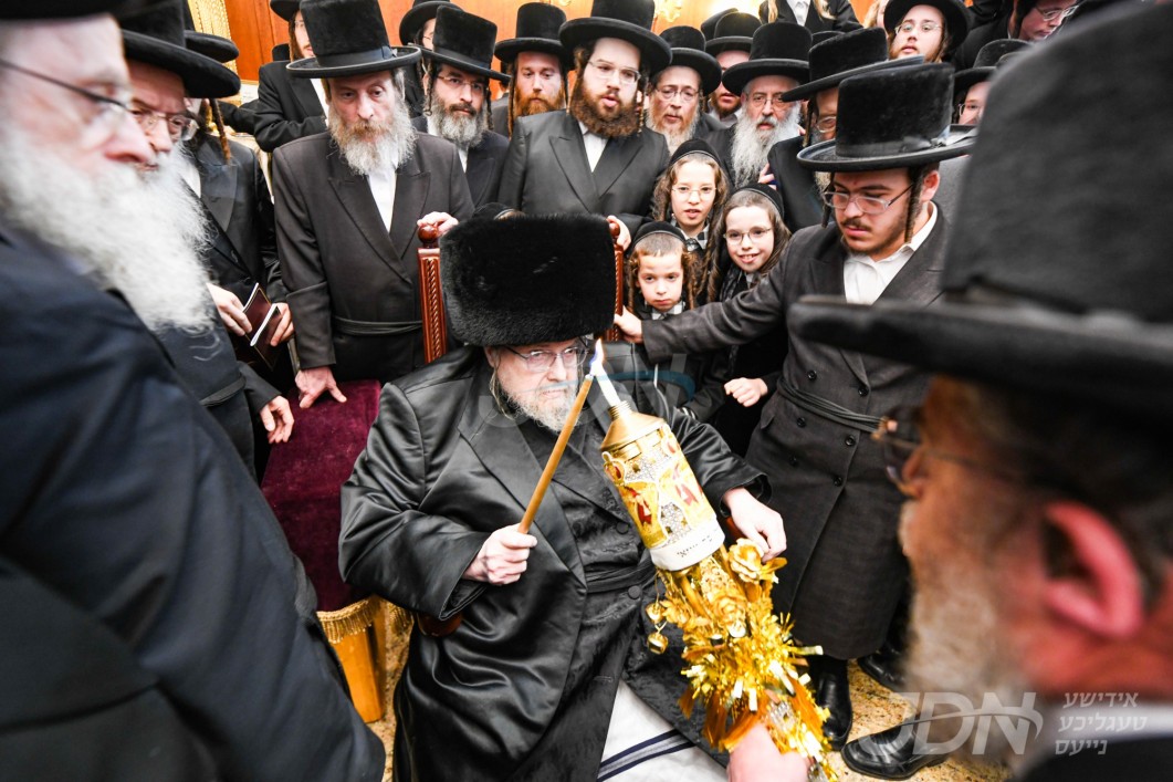 ל"ג בעומר אין חצר הקודש בעלזא