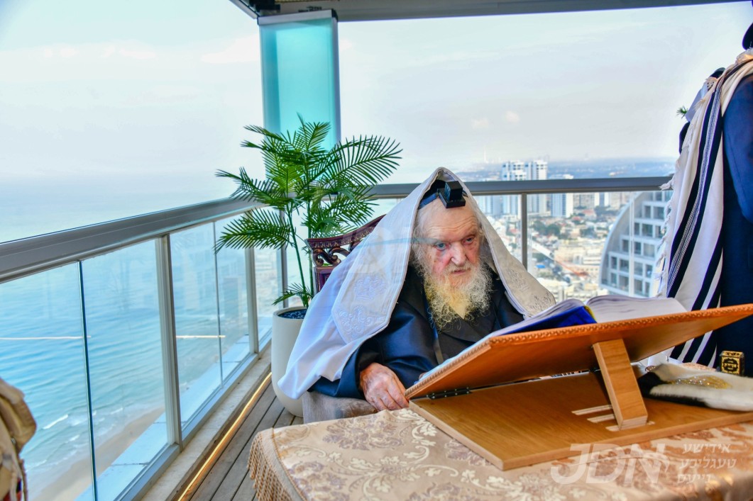 פוסק הדור מרא דארעא קדישא אויף אפרוה אין נתניה
