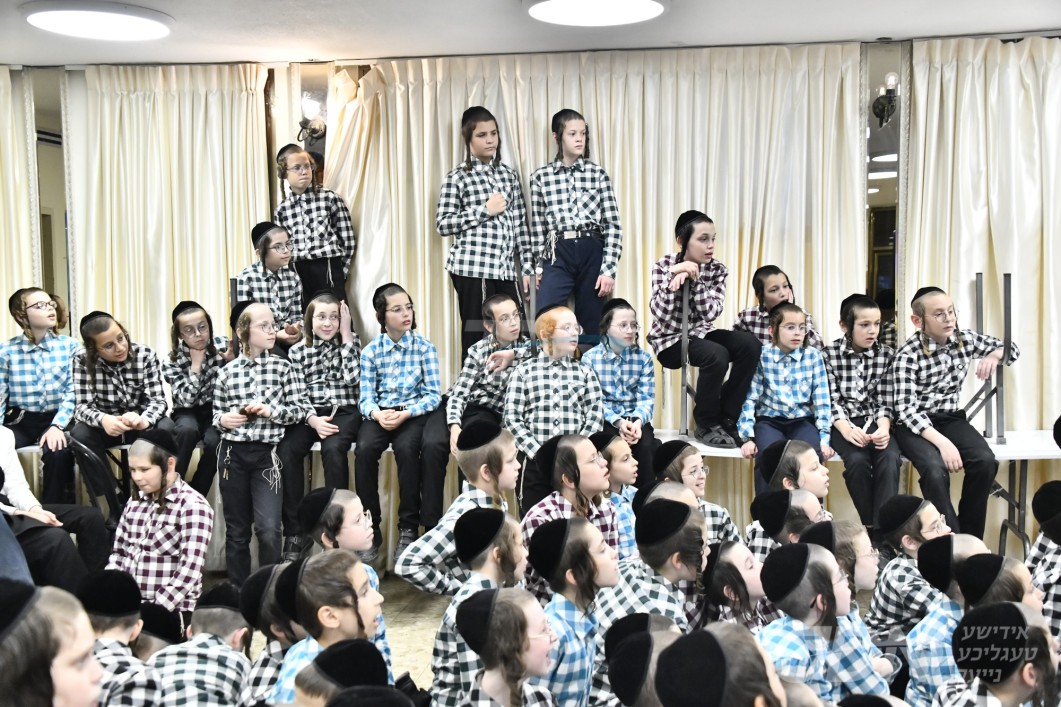 ניי ארגאנעזירטע לבוש ווערט אוועקגעשטעלט אין אלע תלמודי תורה דחסידי קארלין סטאלין אין ארץ ישראל