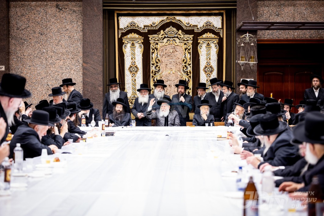 יארצייט פון הרה"ק האדמו"ר הראשון מבאבוב זי"ע ביי האדמו"ר מבאבוב