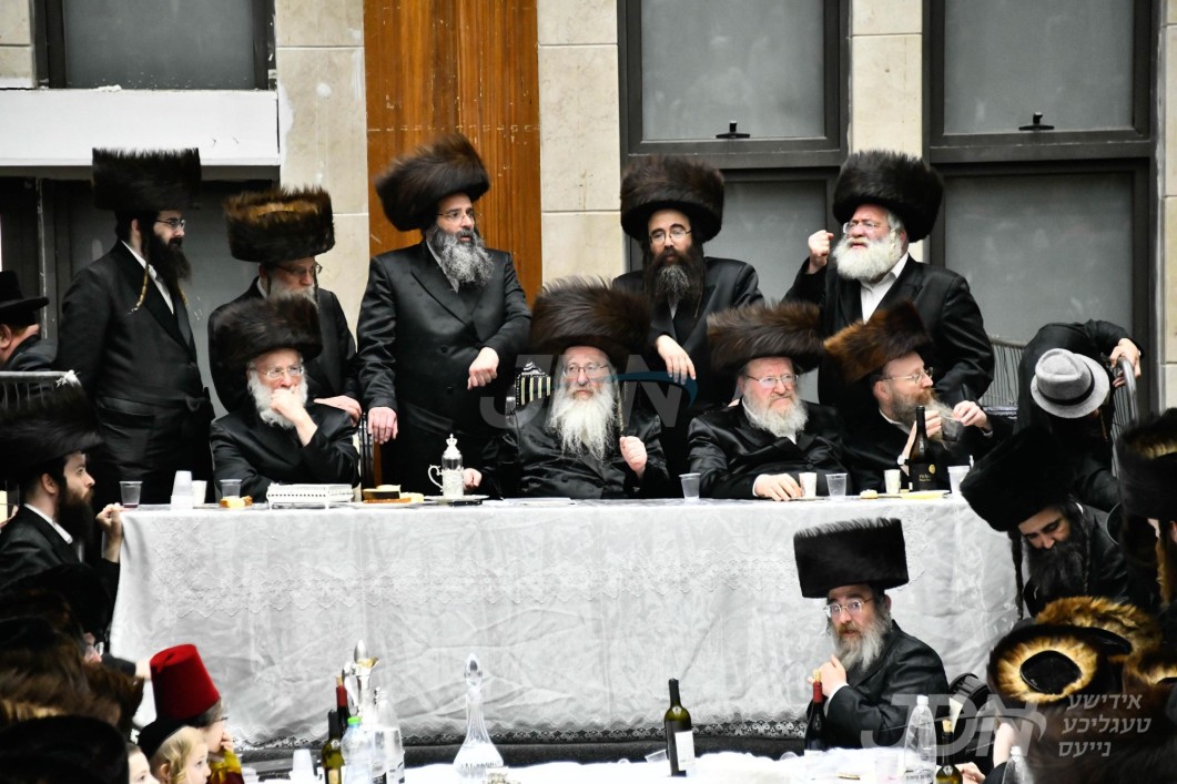 פורים אין חצר הקודש ביאלא