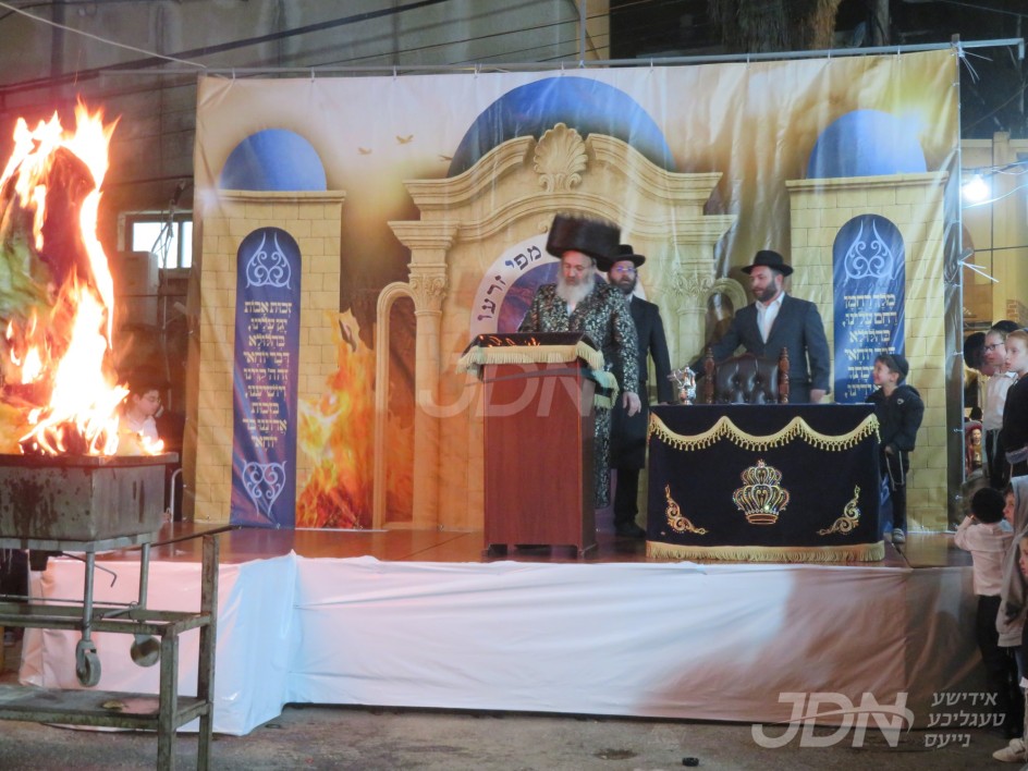 האדמו"ר מזוטשקא אמסנא ביים הדלקה ל"ג בעומר
