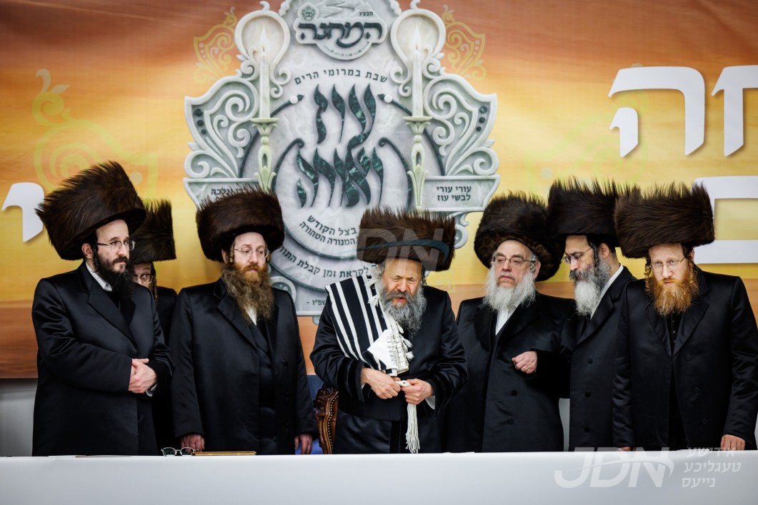 שבת 'עוז ואורה' בצל קדשו פון האדמו"ר מבאבוב - 45, מיוחד פאר חסידים שותפי המגבית 'המחנה' אפצוקויפן די נייע מחנות הקיץ