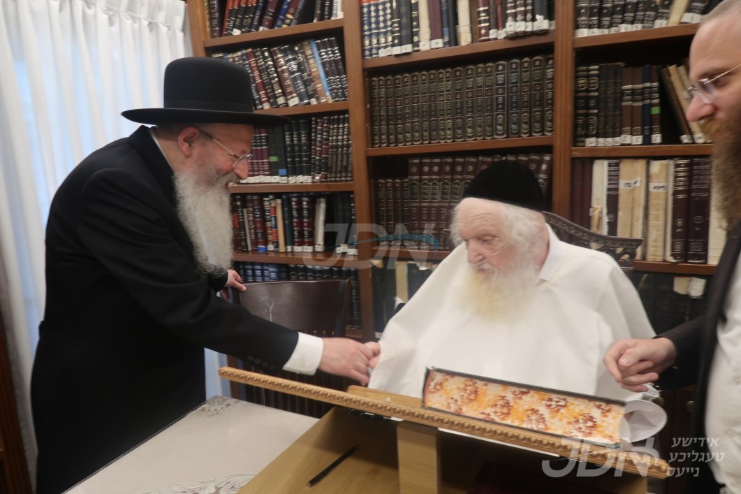 הגאון רבי מלכיאל קאטלער ר"י לעיקוואד באזוכט ביים פוסק הדור מרא דארעא קדישא