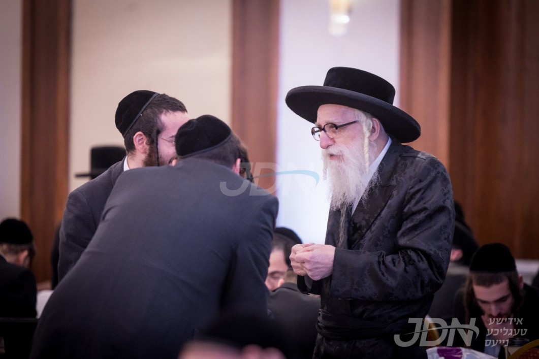 מעמד יומא טבא יום שכולו התמדת התורה און חגיגת סיומי המסכתות דורך הונדערטער תלמידי ויוצאי ישיבת קאשוי בראשות האדמו"ר מקאשוי