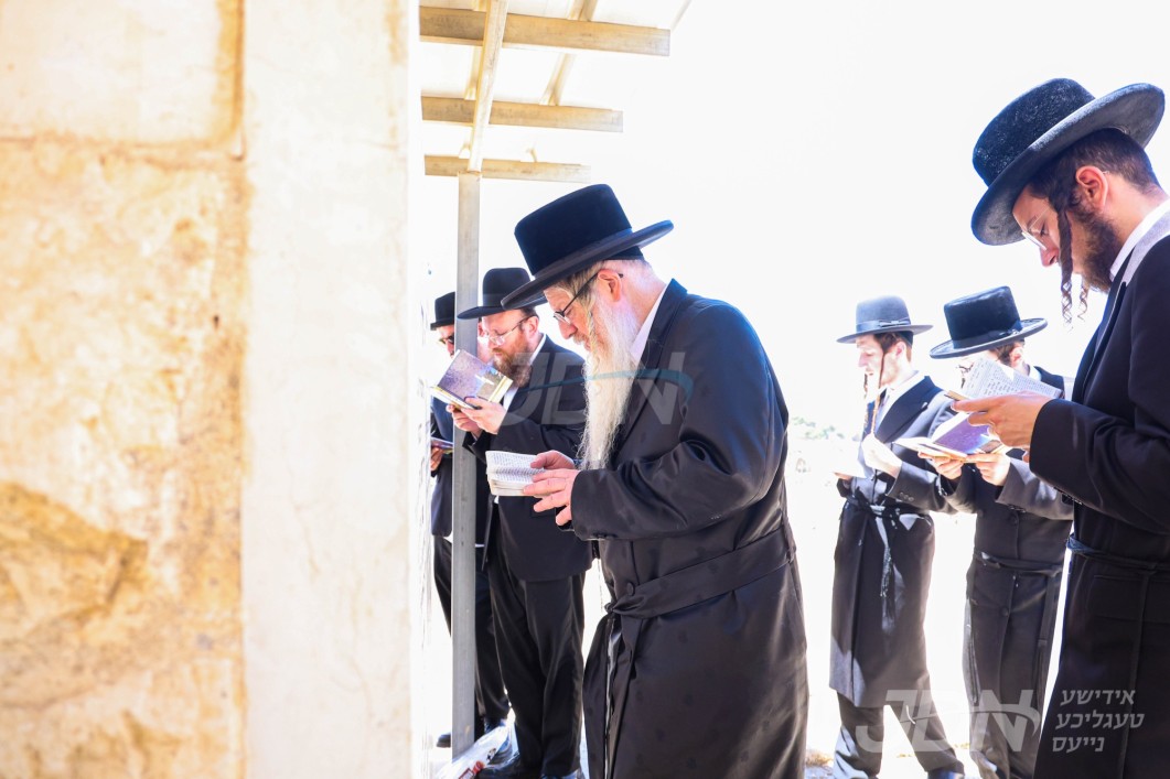 יארצייט פון כ"ק אדמו"ר מבלאזוב זצ"ל ביי בנו האדמו"ר מבלאזוב ריבאטיטש