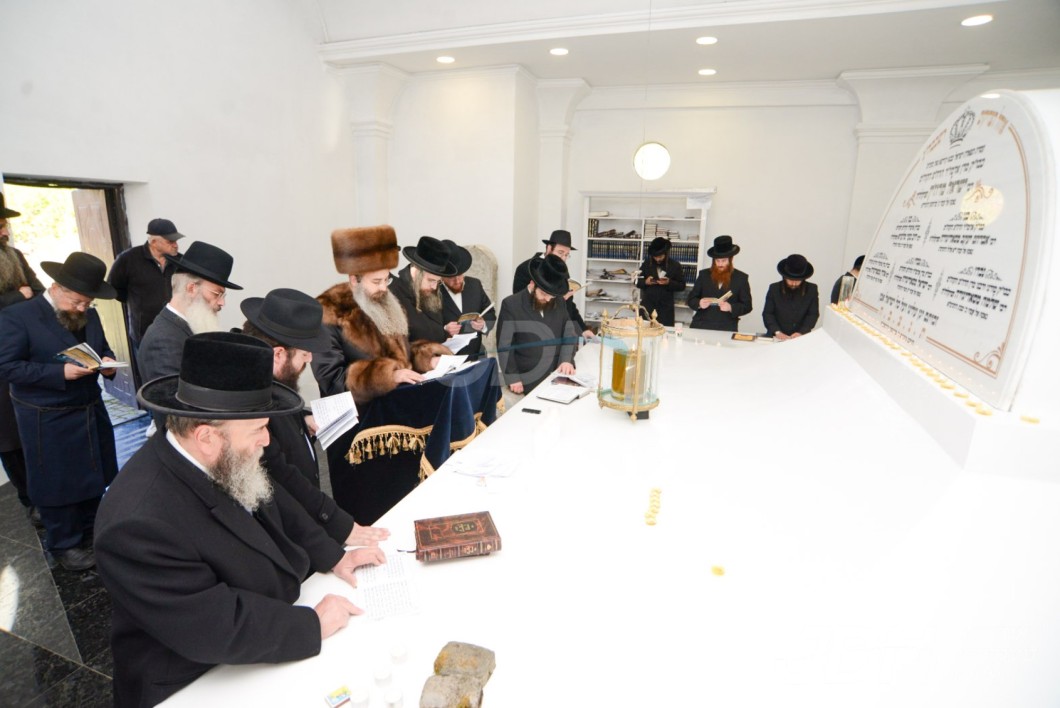 האדמו"ר מסאדיגורה ירושלים אויף א נסיעה קיין סאדיגורה לרגל די יארצייט פון הרה"ק מרוזין זי"ע