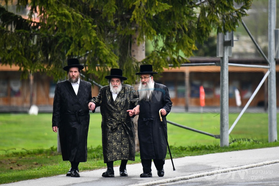 האדמו"ר מוויזניץ לרפו"ש ארויסגעפארן קיין שווייץ אויף אפרוה, נאכן באפרייט ווערן פון שפיטאל אין דייטשלאנד ב"ה