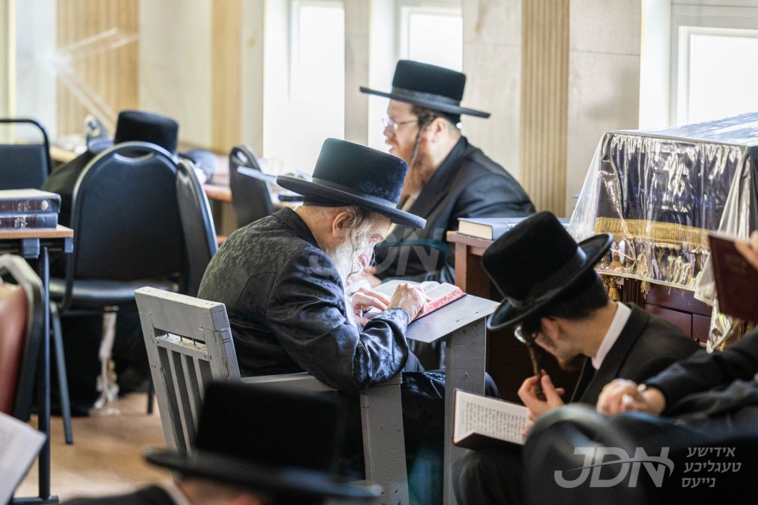 תשעה באב ביי האדמו"ר מסטאניסלאוו