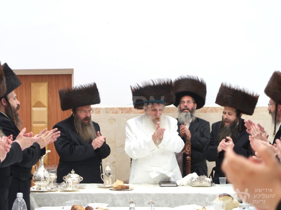 ערב און מוצאי יום כיפור אין חצר הקודש טשארנאביל